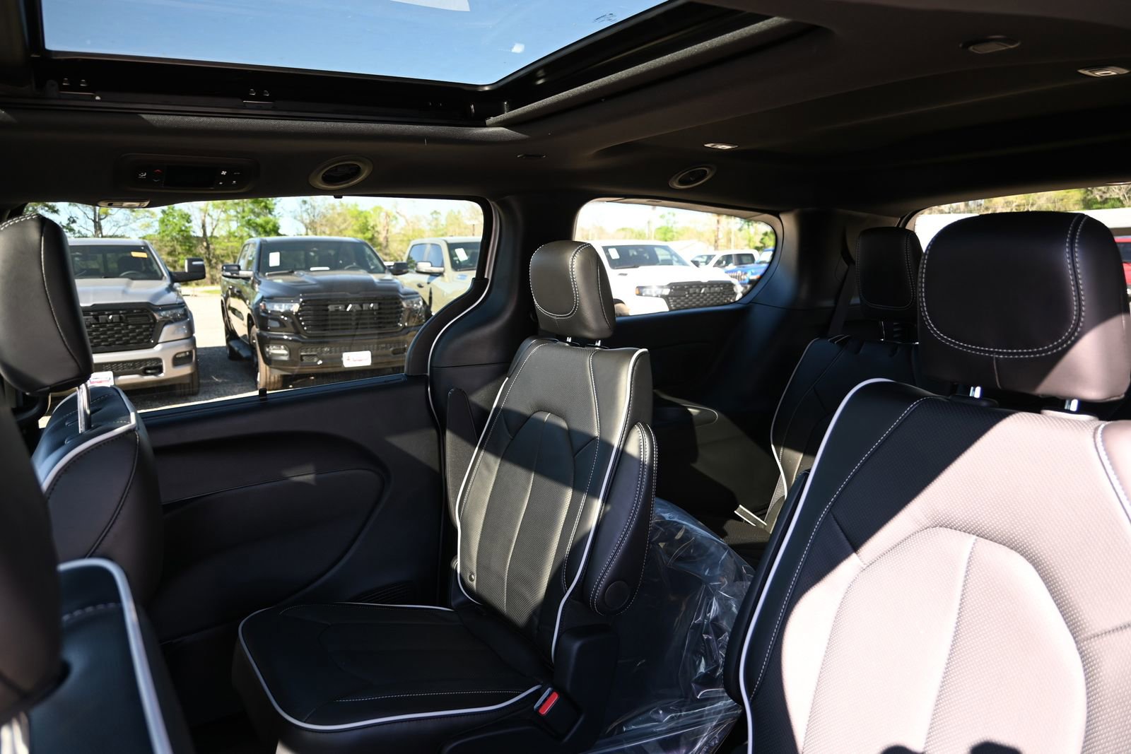 New 2026 Chrysler Pacifica Limited image 20