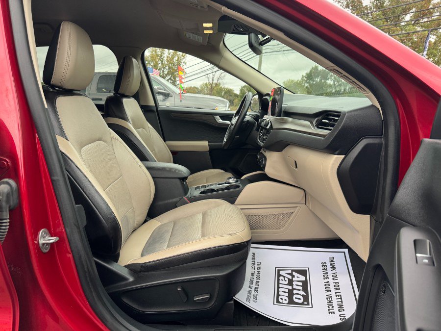 Used 2020 Ford Escape Titanium AWD/4WD image 19