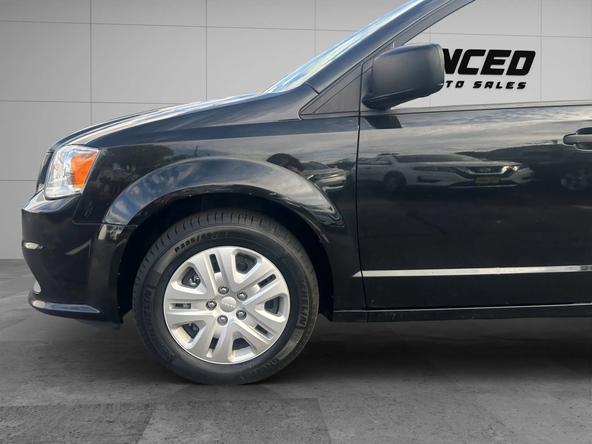 Used 2019 Dodge Grand Caravan SE w/ UConnect Hands-Free Group image 22