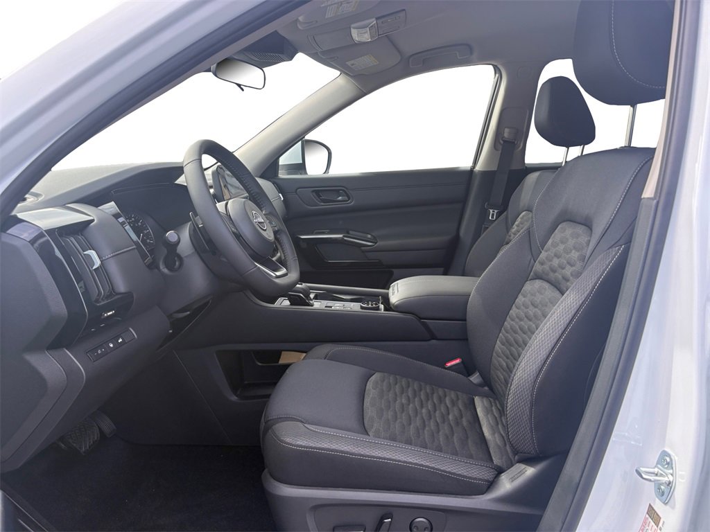 New 2025 Nissan Pathfinder SV image 9