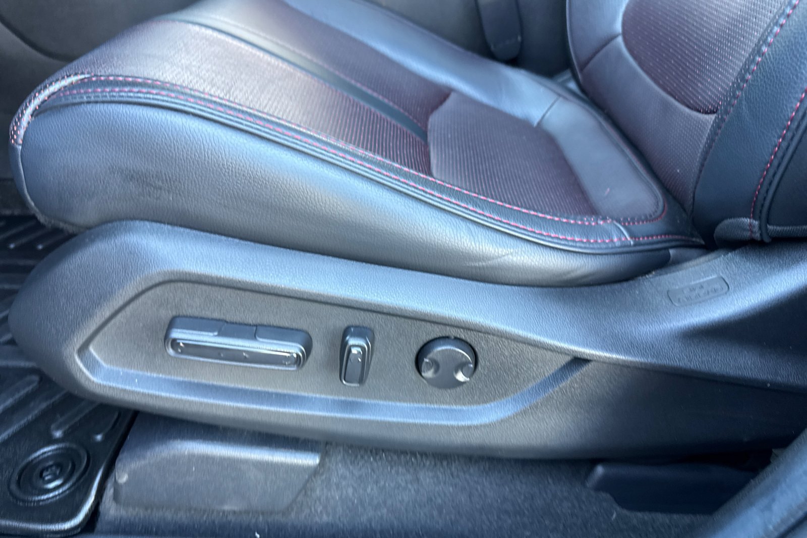 Used 2025 Honda Pilot Black Edition image 14