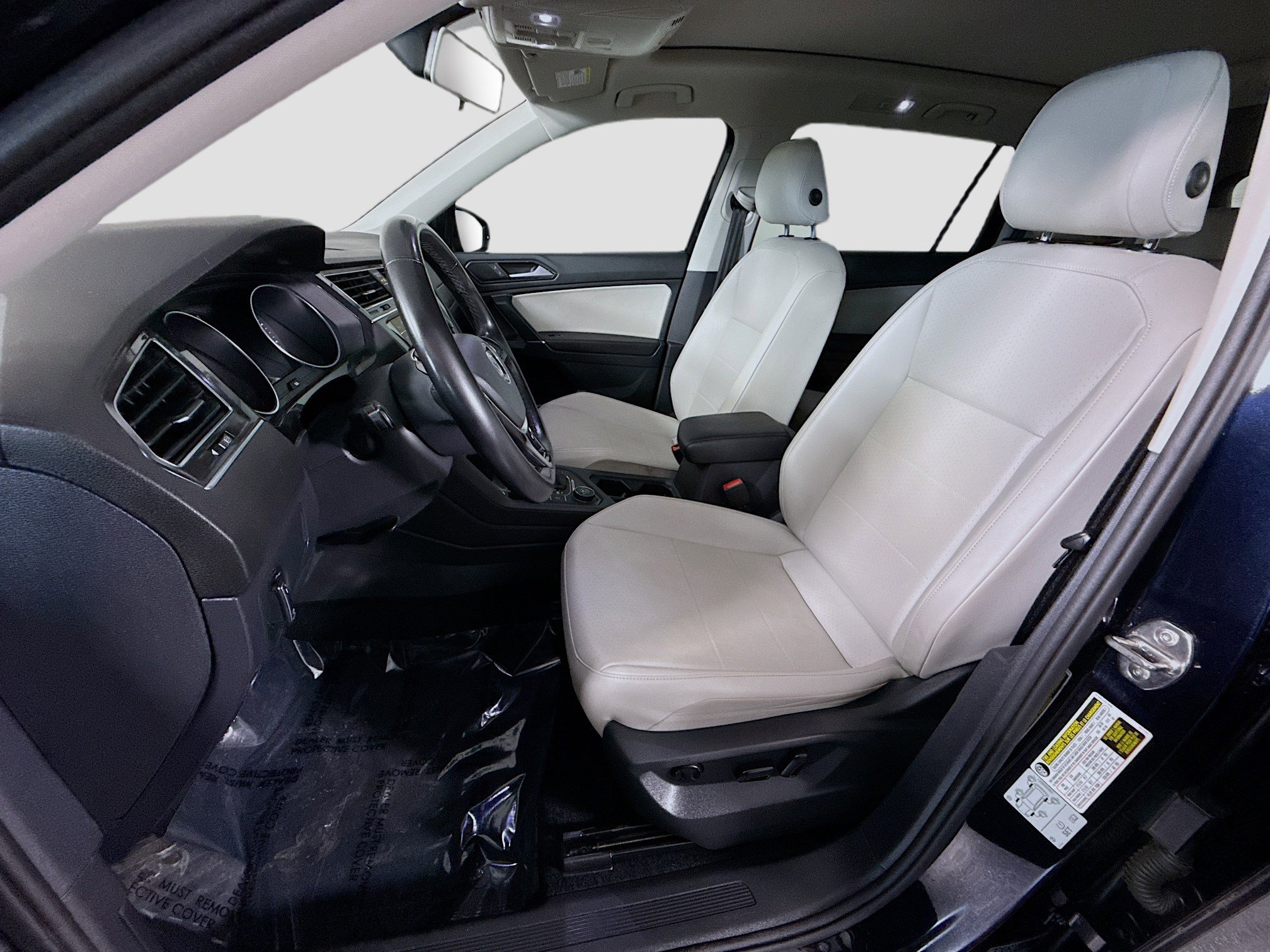 Used 2018 Volkswagen Tiguan SEL AWD/4WD image 22