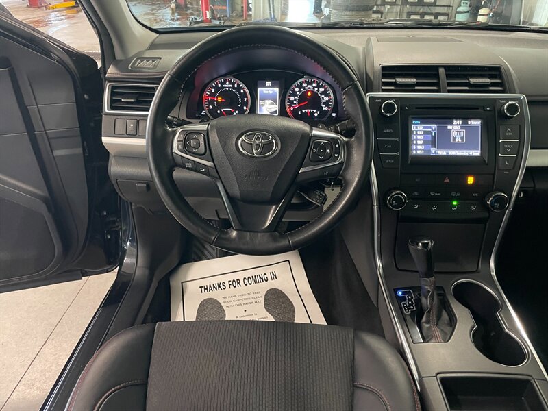 Used 2016 Toyota Camry SE FWD image 9