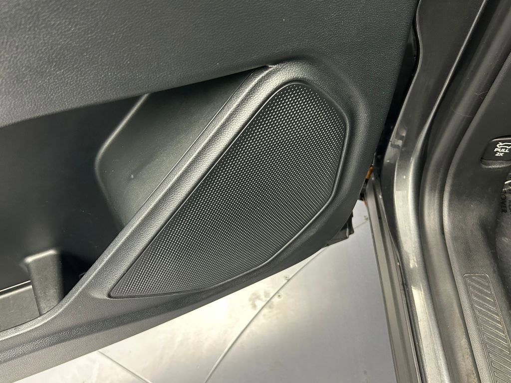 Used 2020 Ford Explorer XLT w/ Equipment Group 202A image 13