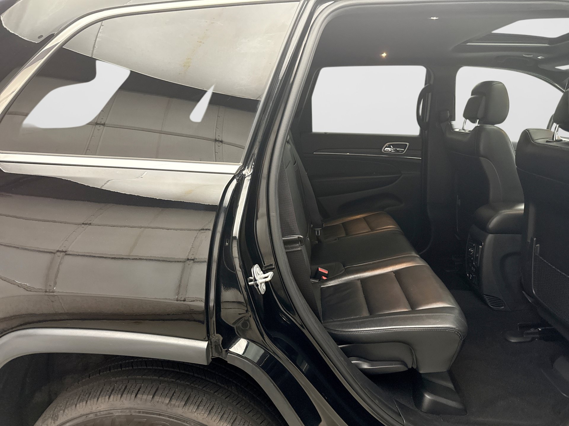 Used 2019 Jeep Grand Cherokee Limited AWD/4WD image 19