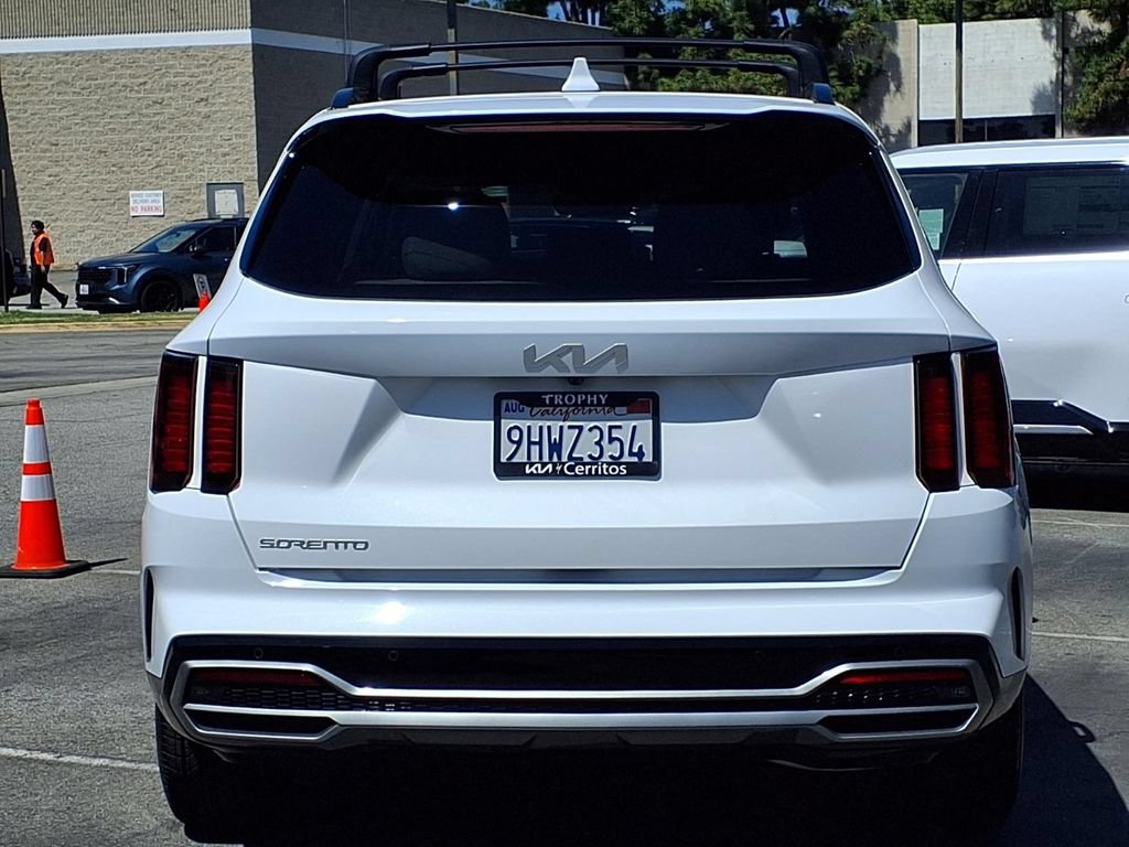 Certified 2023 Kia Sorento S w/ Panoramic Sunroof Package FWD image 5