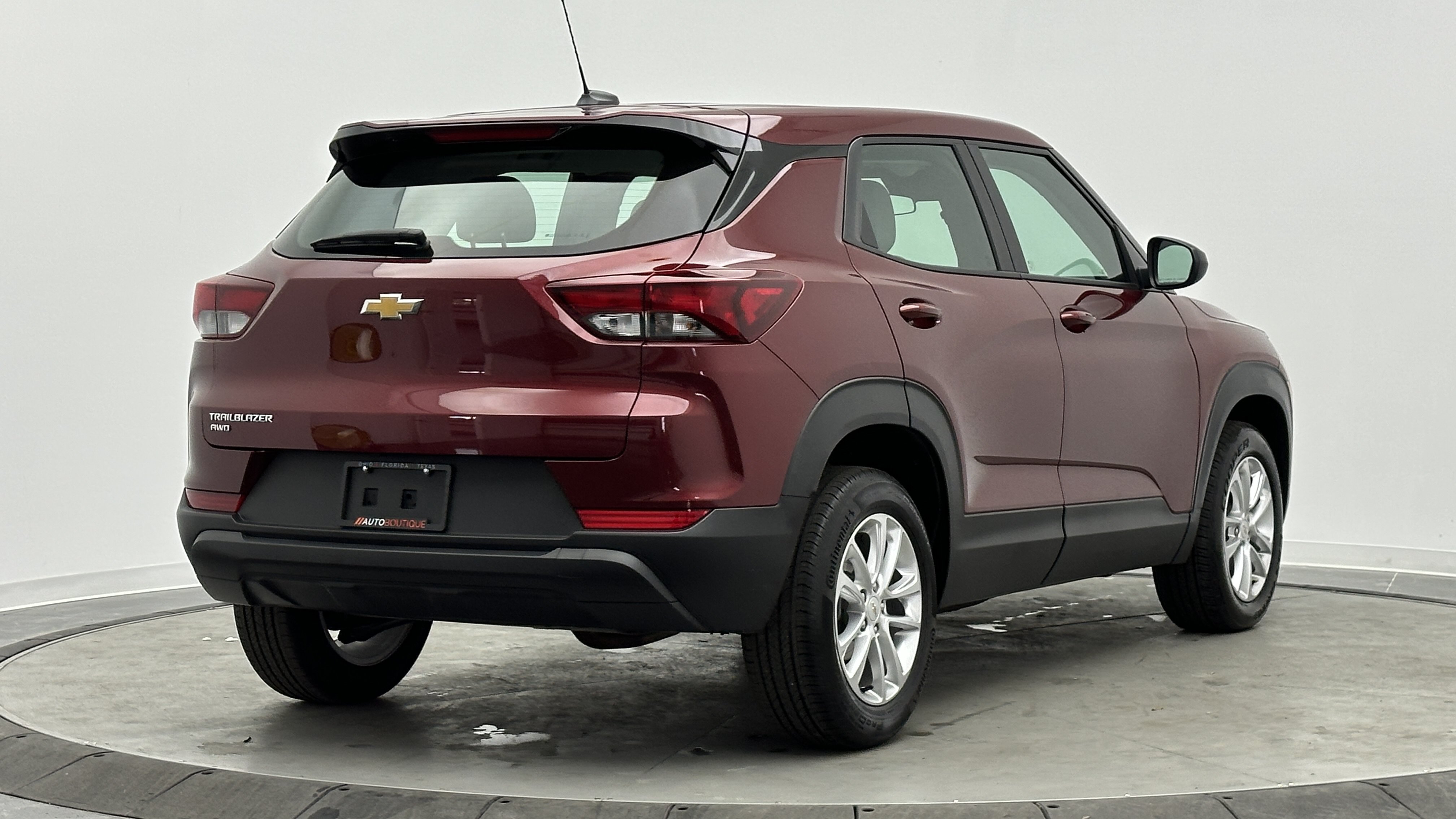 Used 2025 Chevrolet TrailBlazer LS AWD/4WD image 7