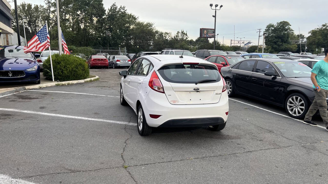 Used 2018 Ford Fiesta SE FWD image 4