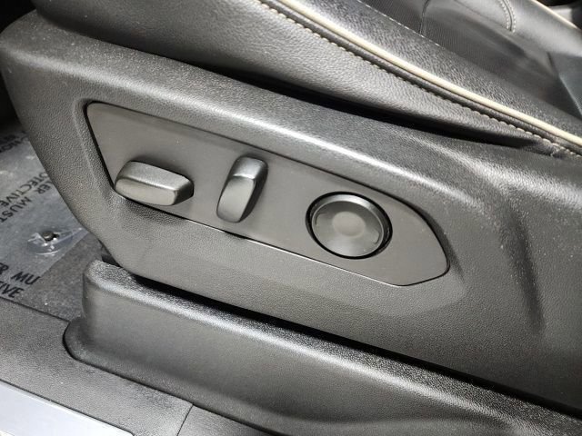 Used 2023 GMC Yukon XL SLT AWD/4WD image 24