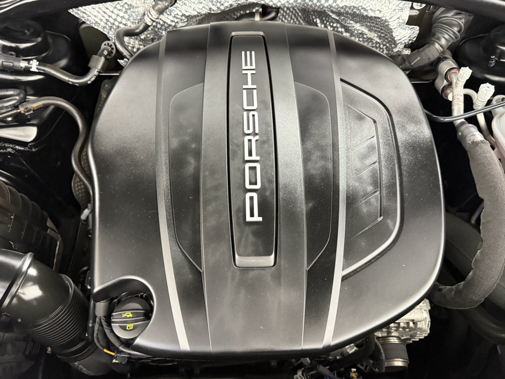 Used 2018 Porsche Macan Base (PDK) image 26