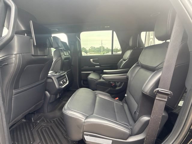 Used 2026 Ford Expedition Platinum w/ Stealth Appearance Package AWD/4WD image 24