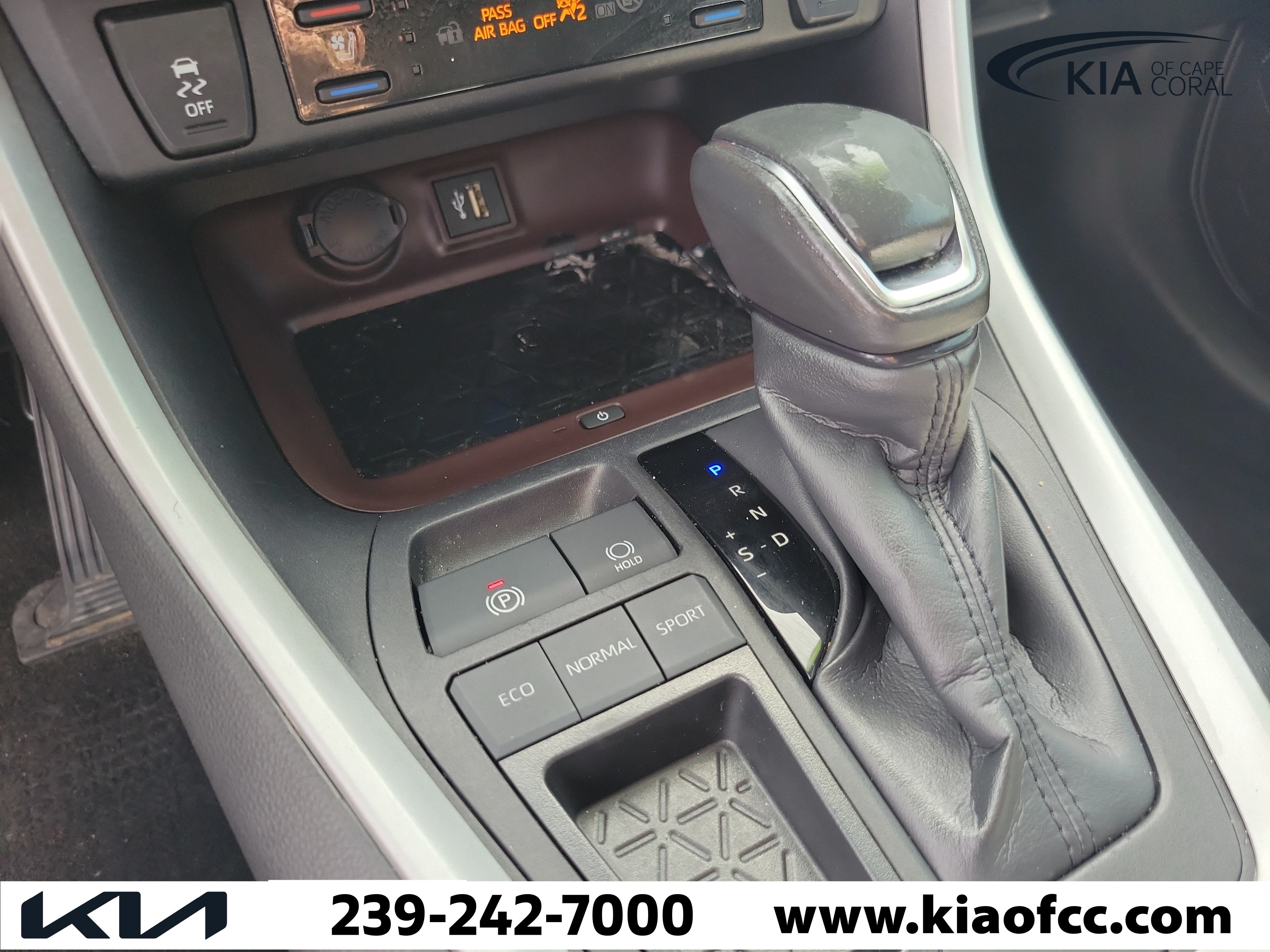 Used 2024 Toyota RAV4 Limited w/ Advanced Technology Package FWD image 34