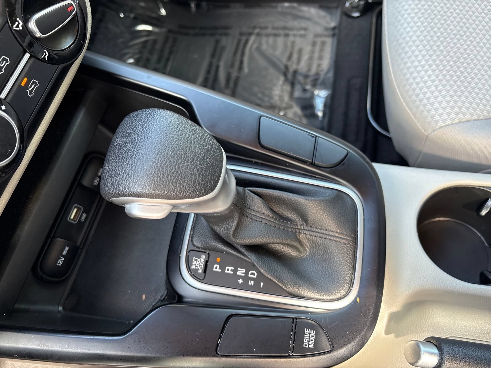Used 2025 Kia Soul LX w/ LX Technology Package FWD image 24