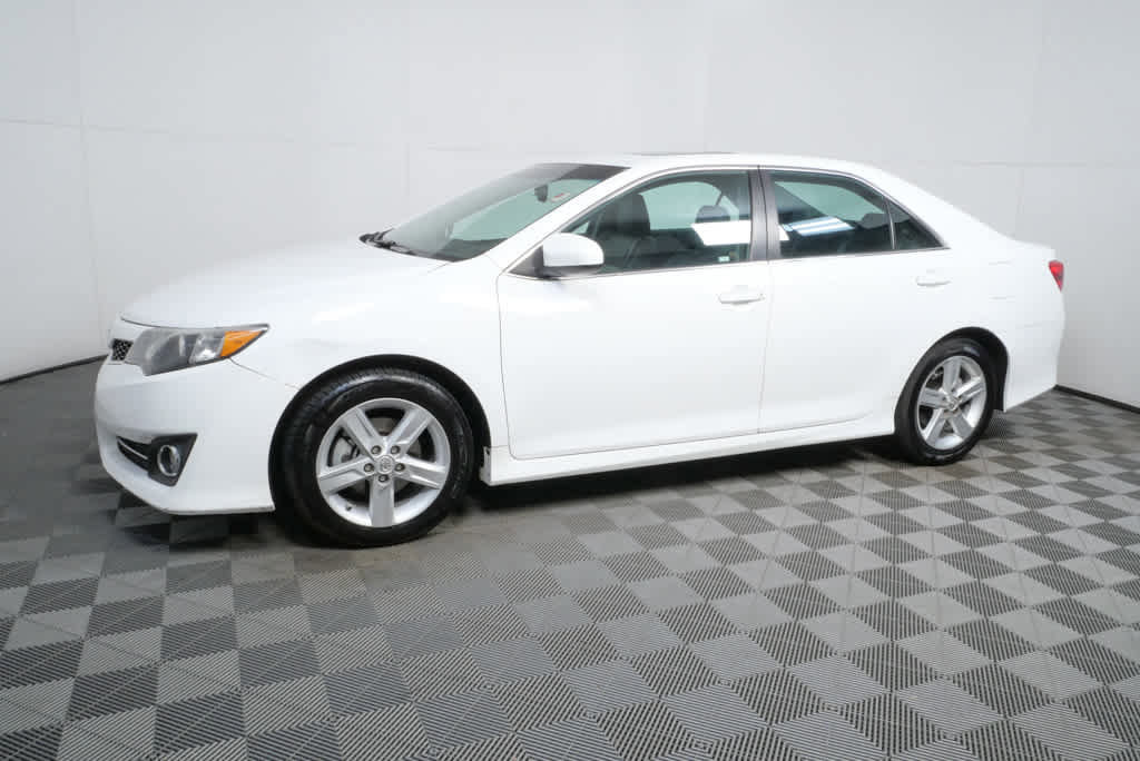 Used 2014 Toyota Camry SE w/ Leather Package image 23