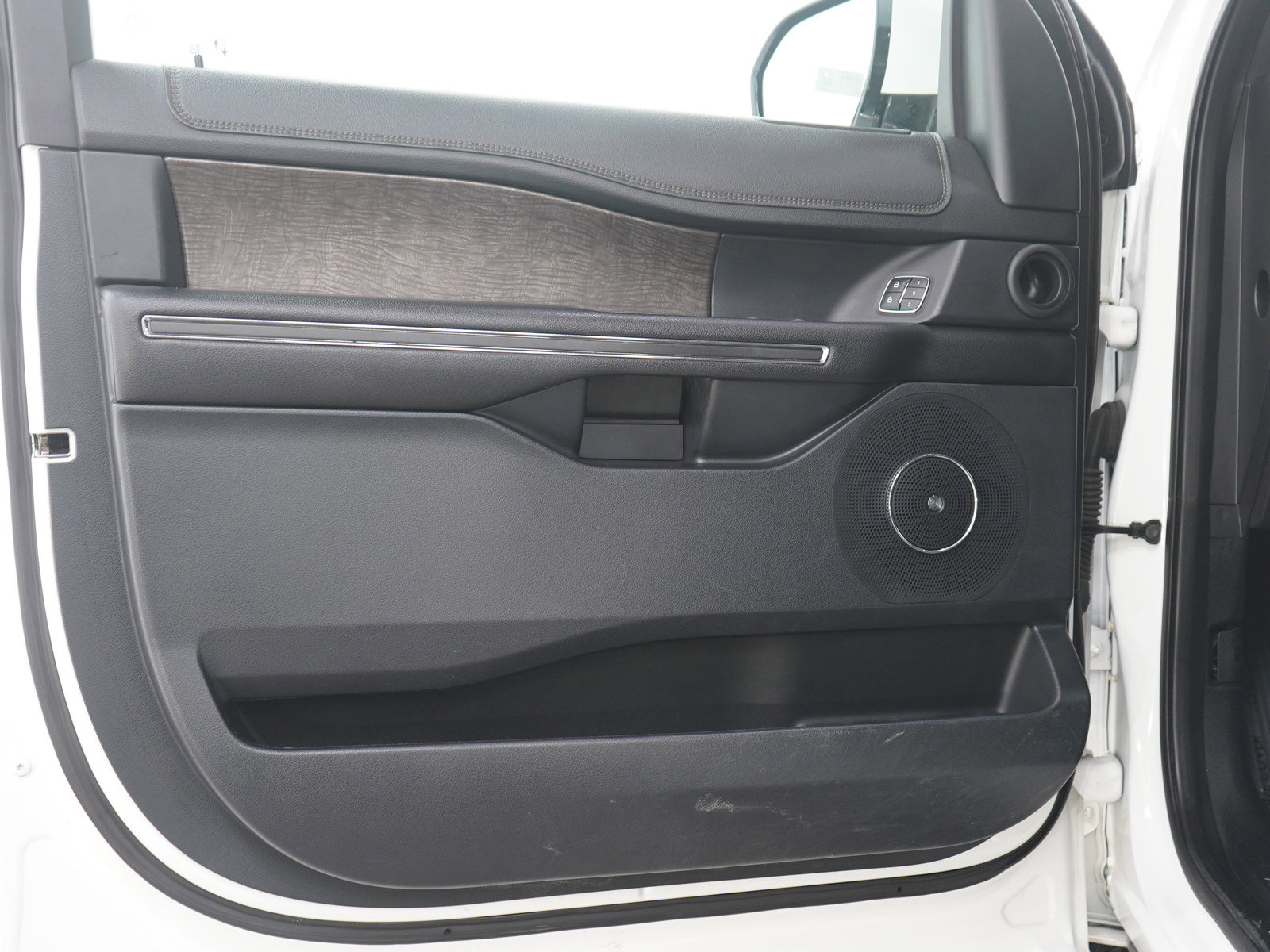 Used 2020 Ford Expedition Limited image 20