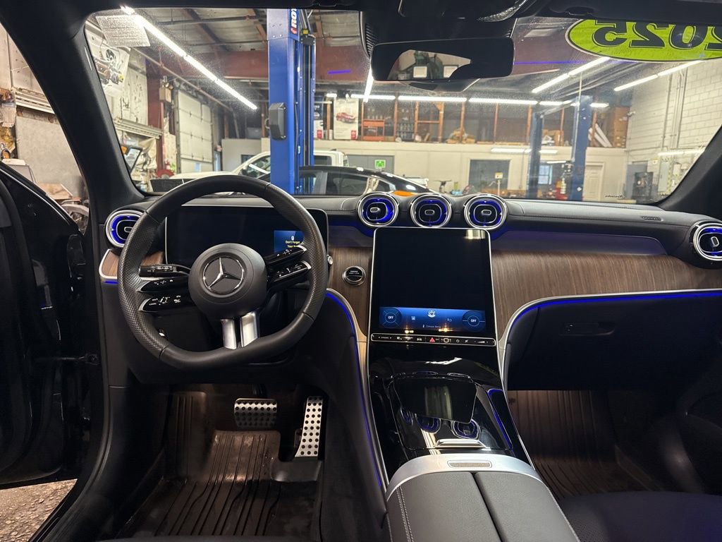 Used 2025 Mercedes-Benz GLC 350e image 12