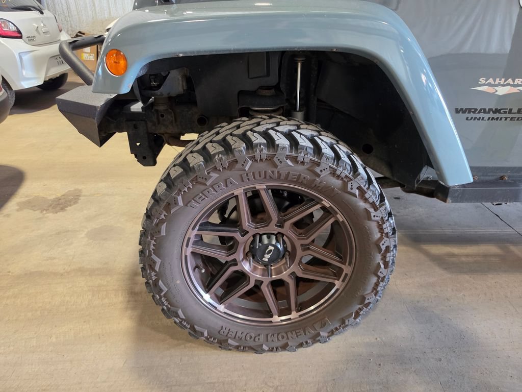 Used 2015 Jeep Wrangler Unlimited Sahara w/ Connectivity Group AWD/4WD image 3
