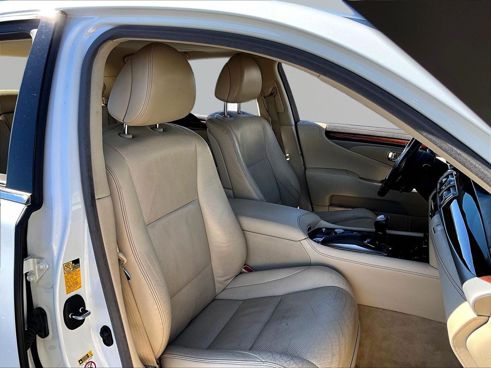 Used 2013 Lexus LS 460 AWD w/ Comfort Pkg image 29