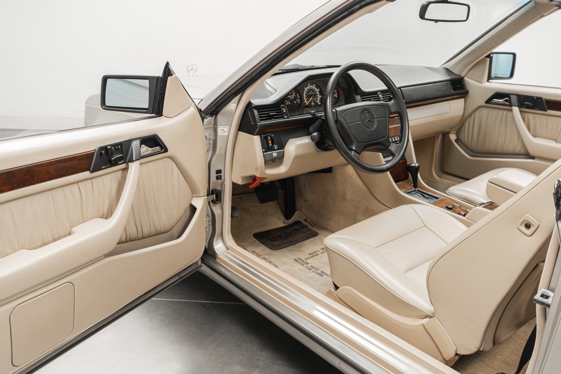 Used 1995 Mercedes-Benz E 320 Convertible image 25