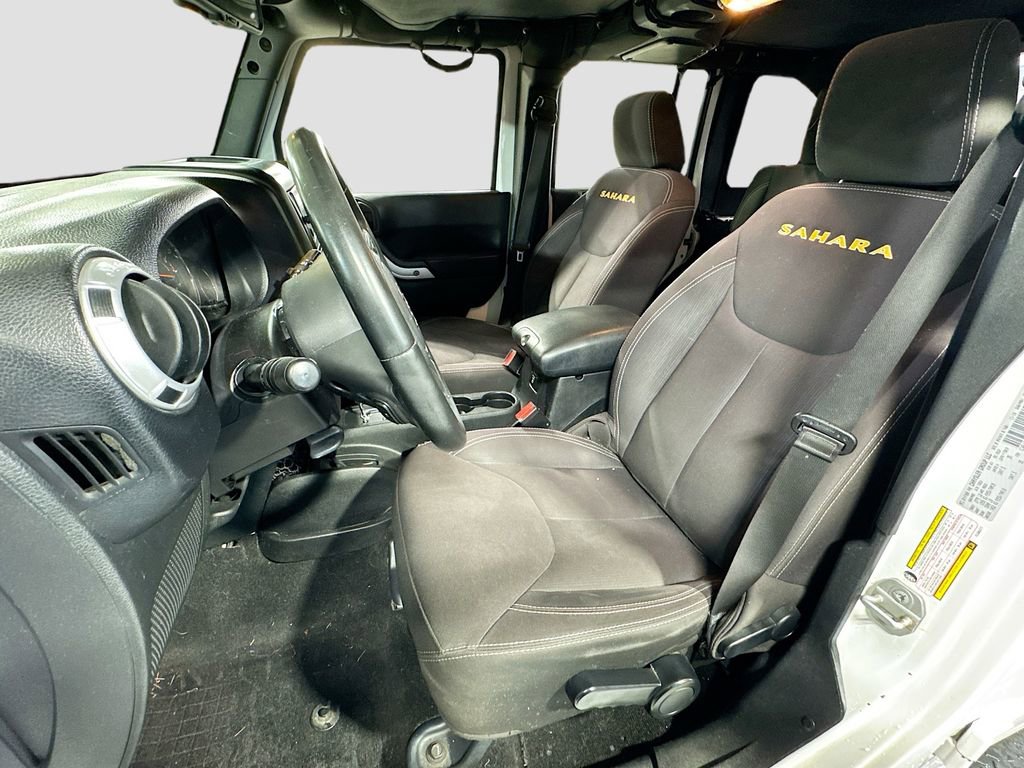 Used 2015 Jeep Wrangler Unlimited Sahara w/ Connectivity Group image 12