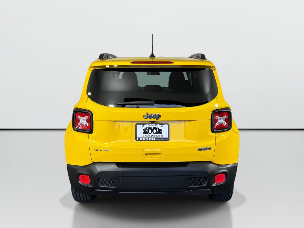 Used 2018 Jeep Renegade Latitude w/ Cold Weather Group AWD/4WD image 4