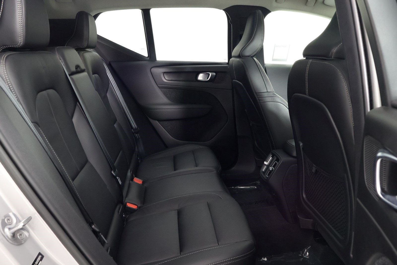 Certified 2023 Volvo XC40 B5 Ultimate w/ Protection Package Premier AWD/4WD image 30