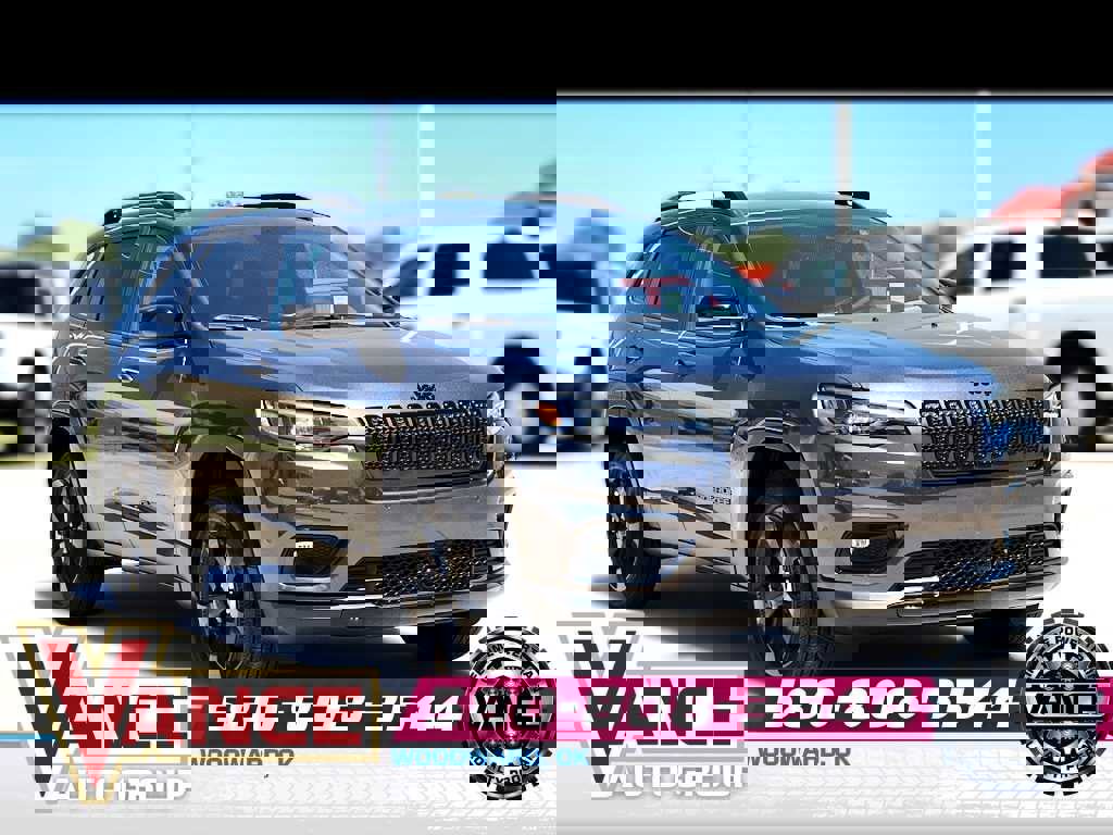 New 2023 Jeep Cherokee Altitude Lux w/ Lux Elite Package