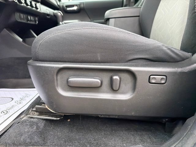 Used 2022 Toyota Tacoma TRD Off-Road AWD/4WD image 16