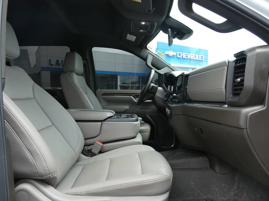 Used 2025 Chevrolet Silverado 3500 LT w/ Leather Package AWD/4WD image 13