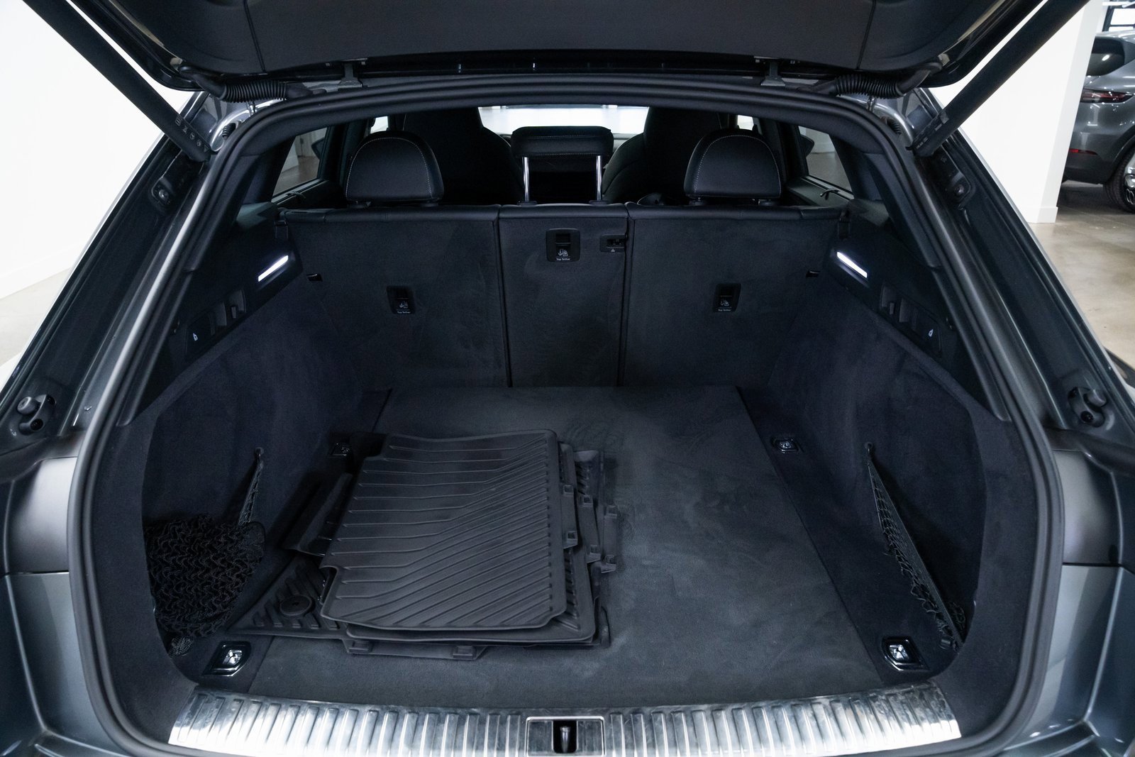 Used 2022 Audi e-tron S Prestige w/ Prestige Package image 8