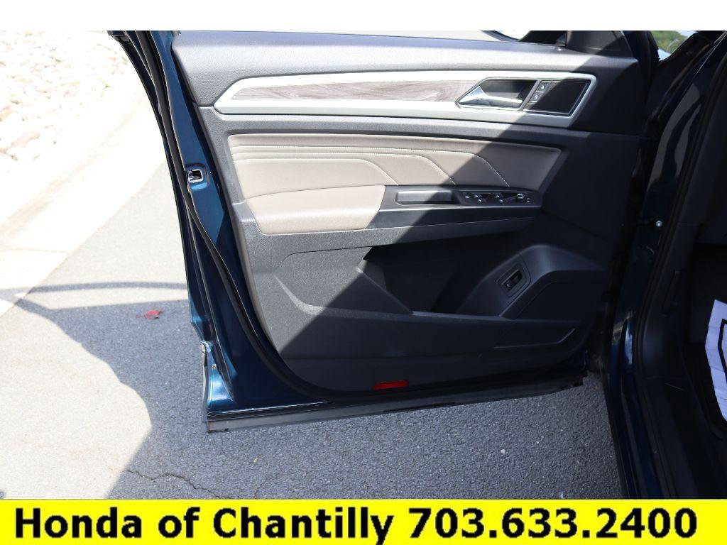 Used 2021 Volkswagen Atlas Cross Sport SE image 25