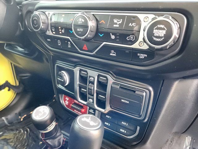 Used 2023 Jeep Wrangler Unlimited Rubicon w/ Cold Weather Group image 15