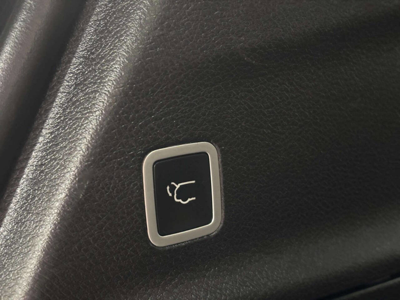 Used 2017 Chrysler Pacifica Limited FWD image 7