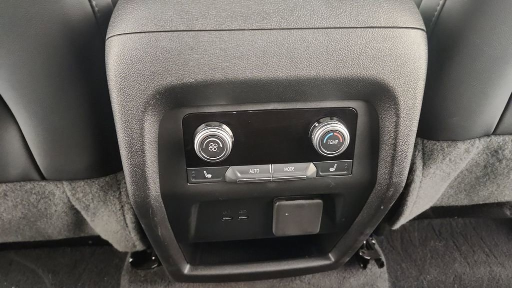 Used 2024 GMC Acadia AT4 w/ Luxury Package image 25