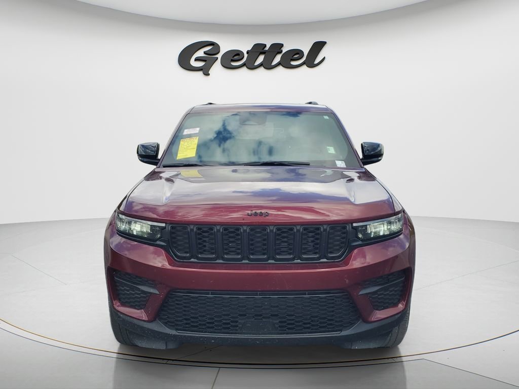 Used 2025 Jeep Grand Cherokee Altitude RWD image 2
