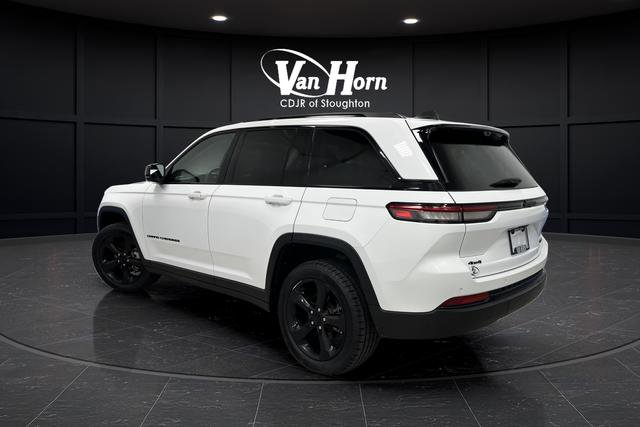 Used 2023 Jeep Grand Cherokee Limited w/ Luxury Tech Group II image 3