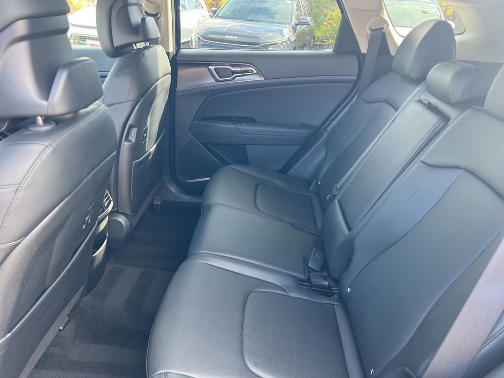 Certified 2025 Kia Sportage EX image 8