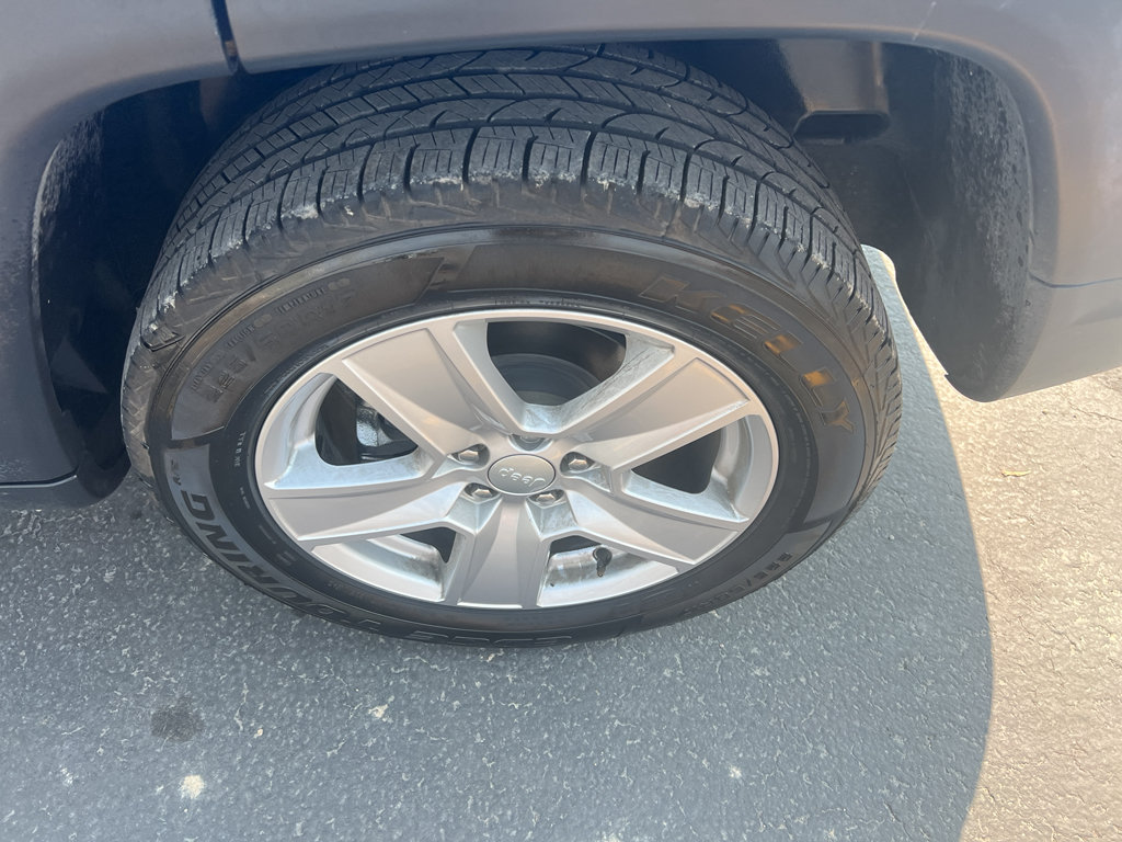 Used 2022 Jeep Compass Latitude AWD/4WD image 6