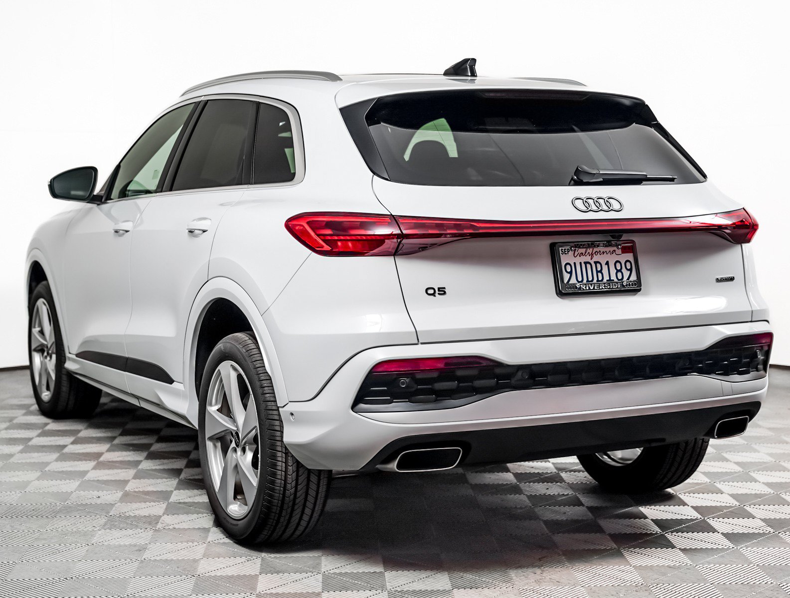Certified 2025 Audi Q5 Premium w/ Premium Plus AWD/4WD image 2