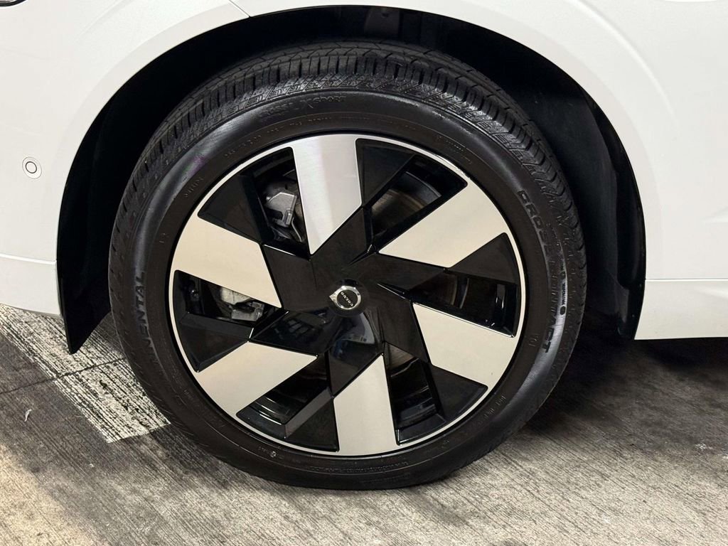 Used 2025 Volvo XC60 T8 Plus w/ Climate Package image 13