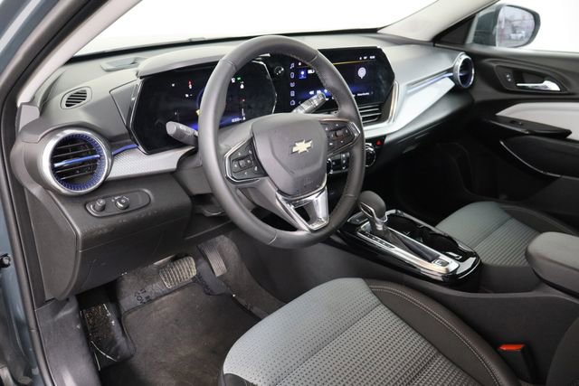 Used 2025 Chevrolet Trax LT w/ LT Convenience Package image 25