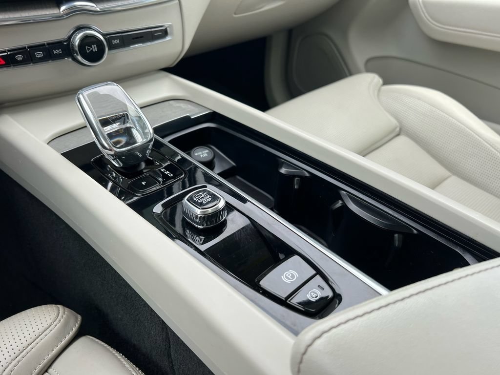 Certified 2023 Volvo XC60 B6 Ultimate w/ Protection Package Premier AWD/4WD image 19
