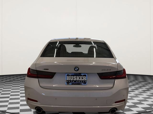 Used 2023 BMW 330i xDrive Sedan w/ Premium Package AWD/4WD image 11
