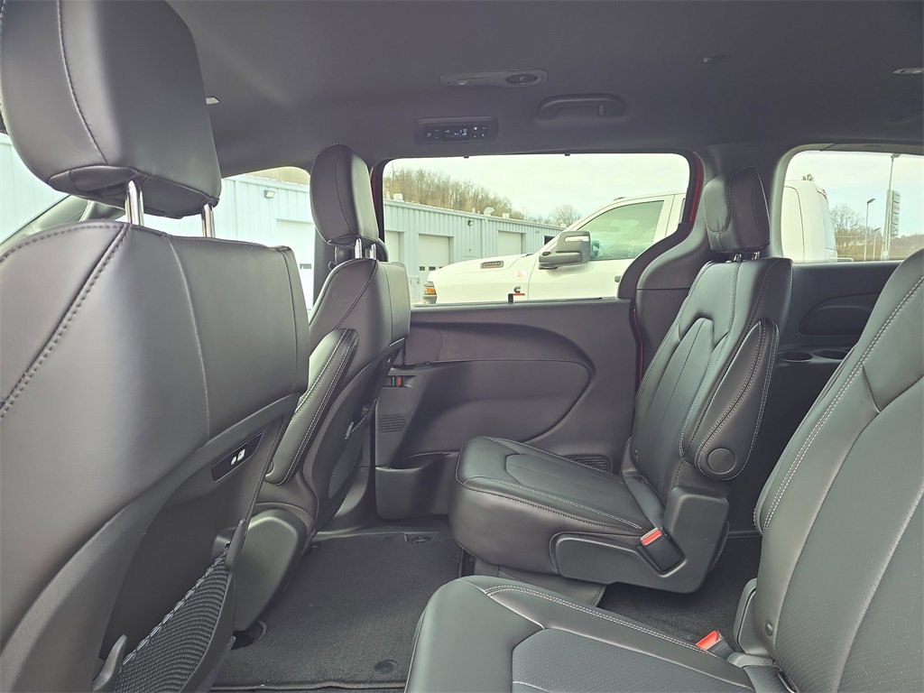 New 2026 Chrysler Pacifica Select w/ S Appearance Package image 25
