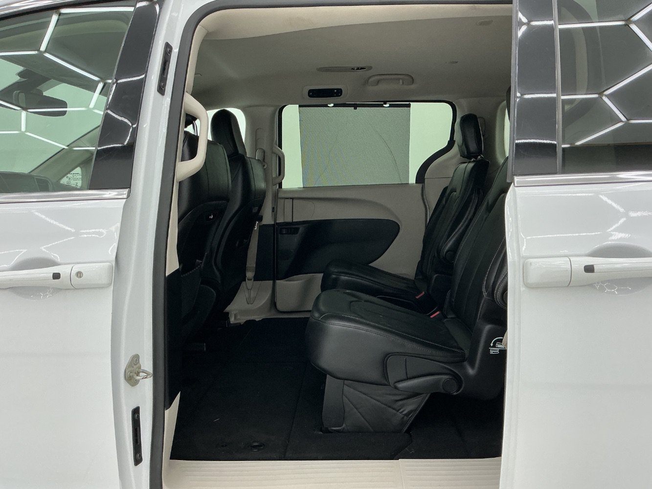 Used 2022 Chrysler Pacifica Touring-L FWD image 20