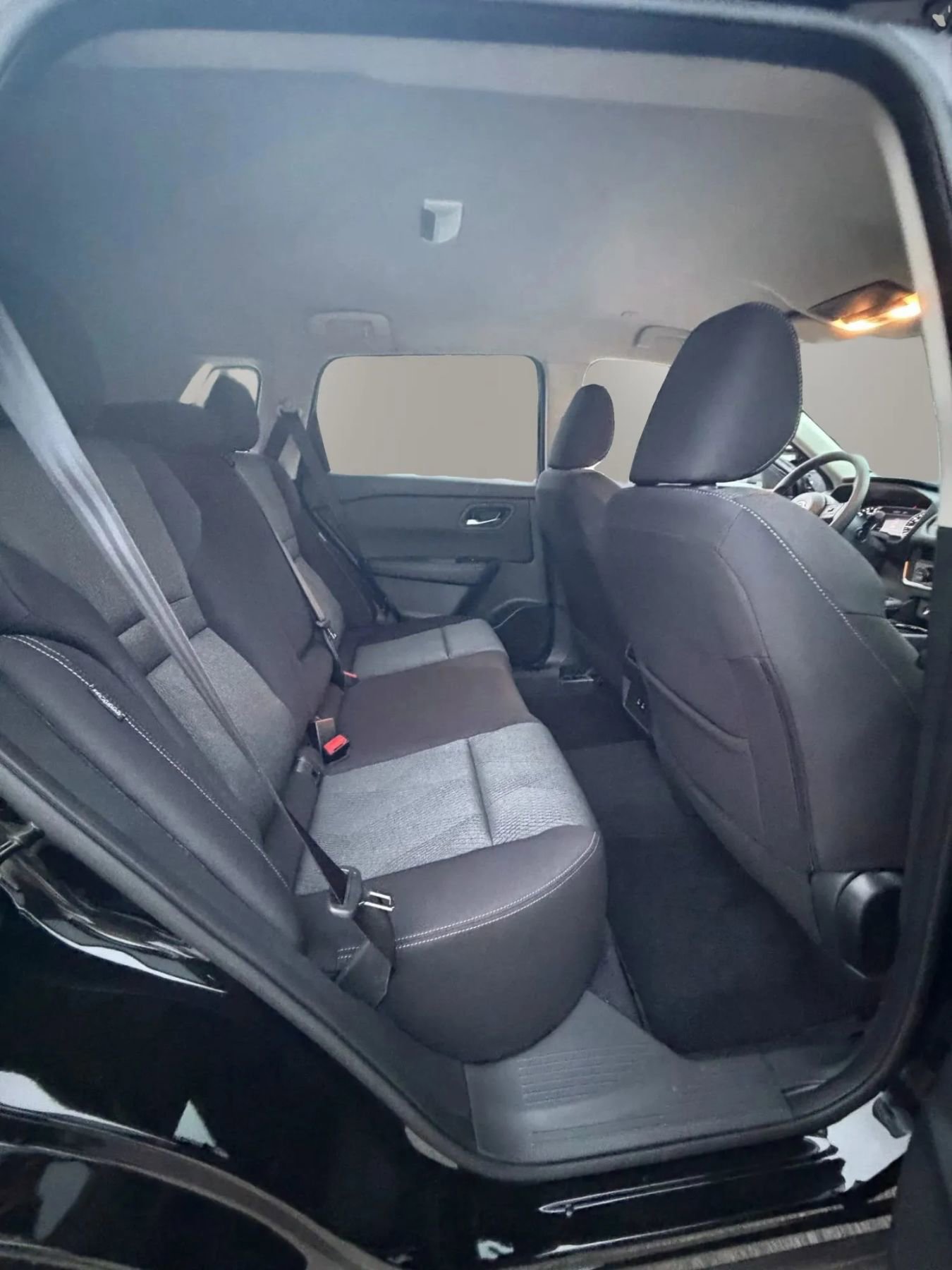 Used 2024 Nissan Rogue SV image 12