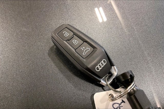 Used 2025 Audi Q5 Premium Plus w/ Premium Plus AWD/4WD image 11