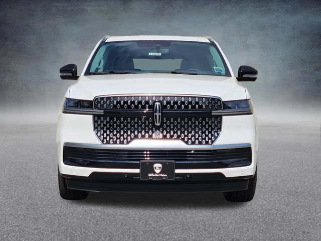 New 2027 Lincoln Navigator Premiere AWD/4WD image 2