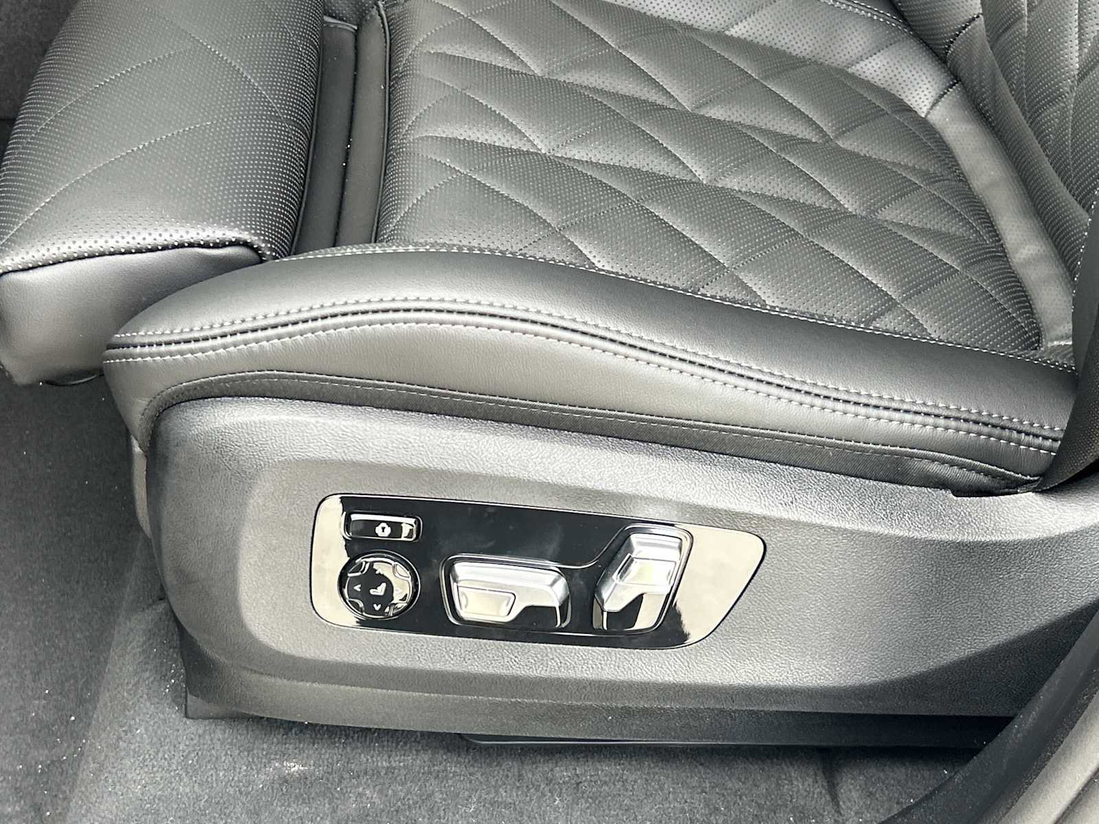 New 2026 BMW X5 xDrive40i w/ Executive Package image 28