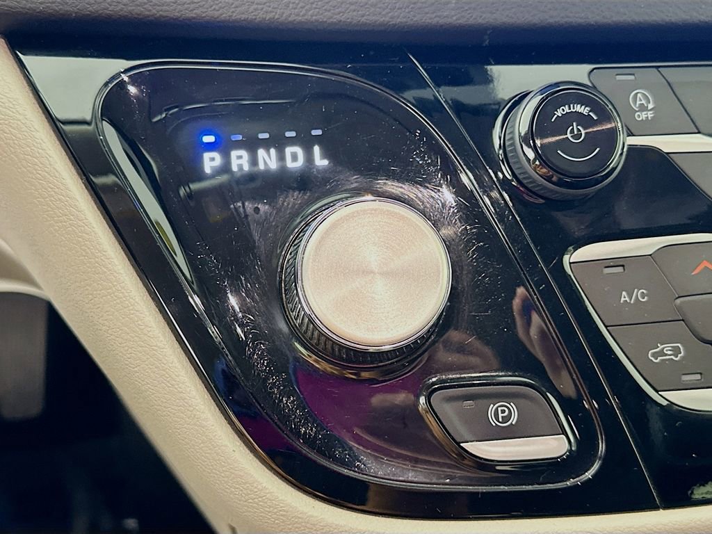 Certified 2024 Chrysler Pacifica Touring-L image 25